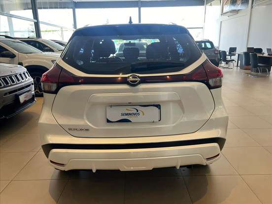 NISSAN-KICKS-2023