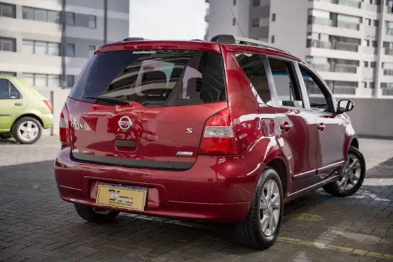 NISSAN-LIVINA-1.8 S 16V FLEX 4P AUTOMÁTICO NISSAN-LIVINA-2013