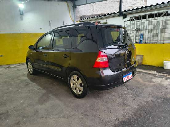 NISSAN-LIVINA-1.8 SL 16V FLEX 4P AUTOMÁTICO NISSAN-LIVINA-2011