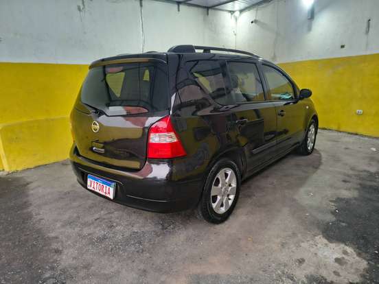 NISSAN-LIVINA-2011