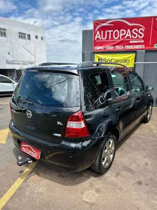 NISSAN-LIVINA-2011
