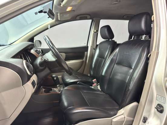 NISSAN-LIVINA-2009