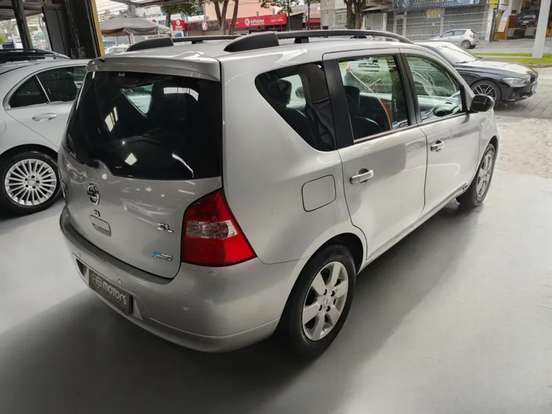 NISSAN-LIVINA-2011