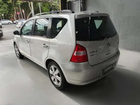 NISSAN-LIVINA-2011