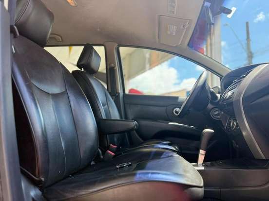 NISSAN-LIVINA-2011