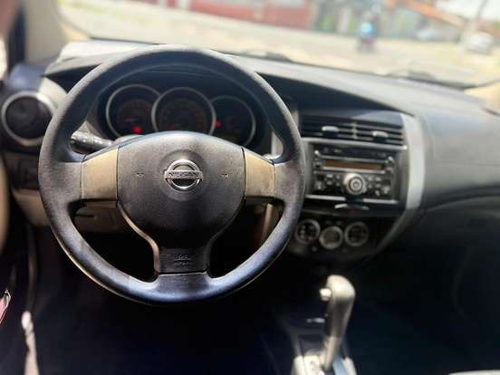 NISSAN-LIVINA-2011