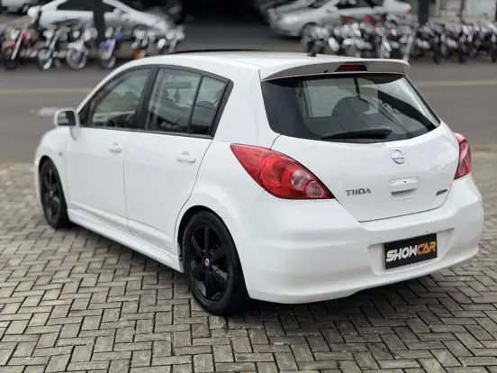 NISSAN-TIIDA-2012