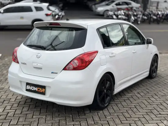 NISSAN-TIIDA-2012