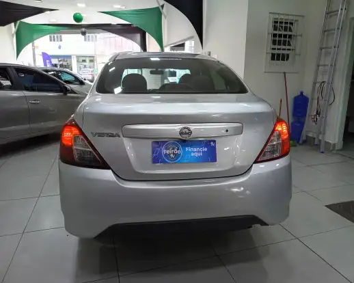 NISSAN-VERSA-2019
