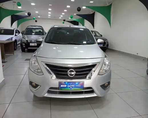 NISSAN-VERSA-2019
