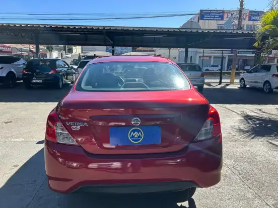 NISSAN-VERSA-2017