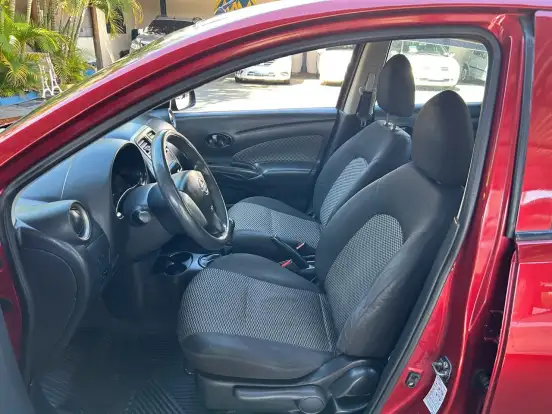 NISSAN-VERSA-2017