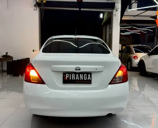 NISSAN-VERSA-2013
