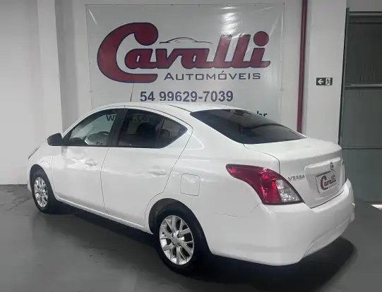 NISSAN-VERSA-2019