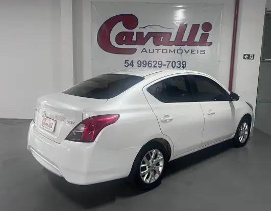 NISSAN-VERSA-2019