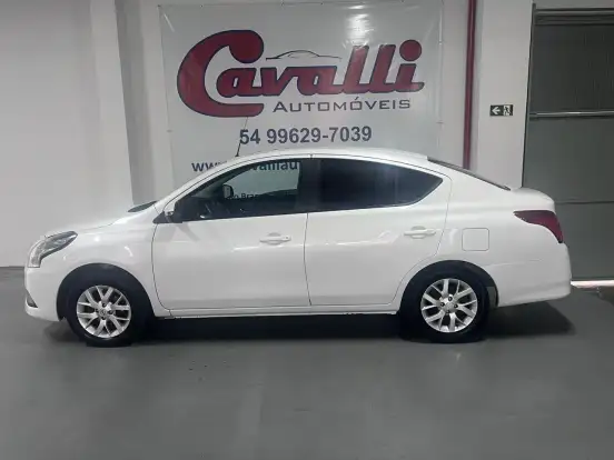 NISSAN-VERSA-2019