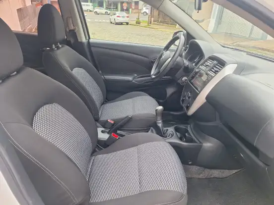 NISSAN-VERSA-2019