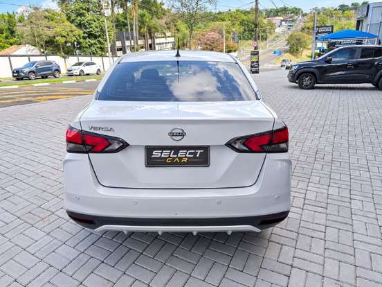 NISSAN-VERSA-2024