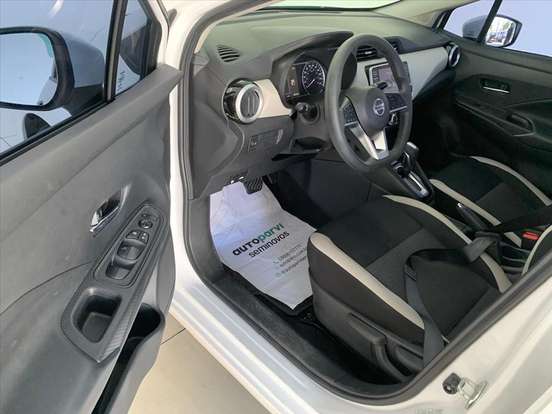NISSAN-VERSA-2020