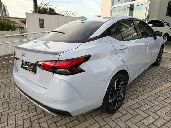 NISSAN-VERSA-2023