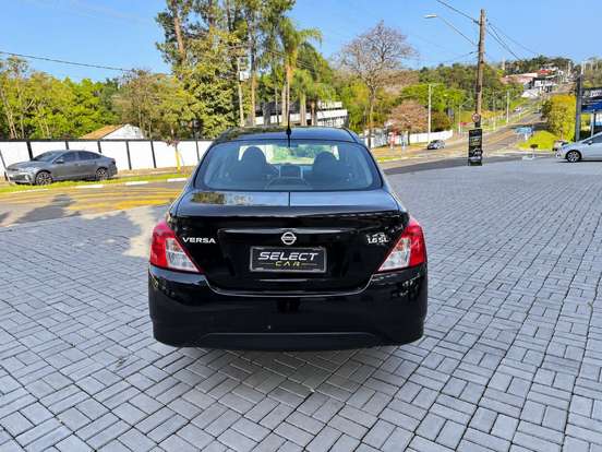 NISSAN-VERSA-2015