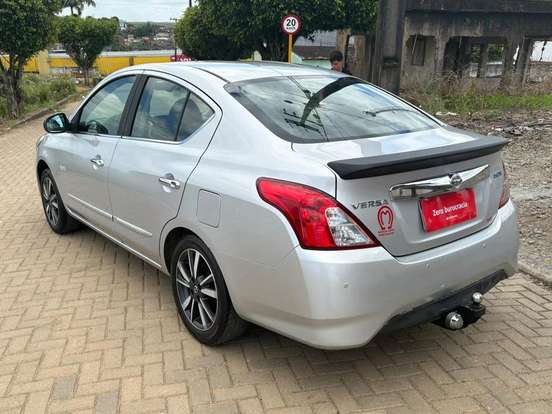 NISSAN-VERSA-2018