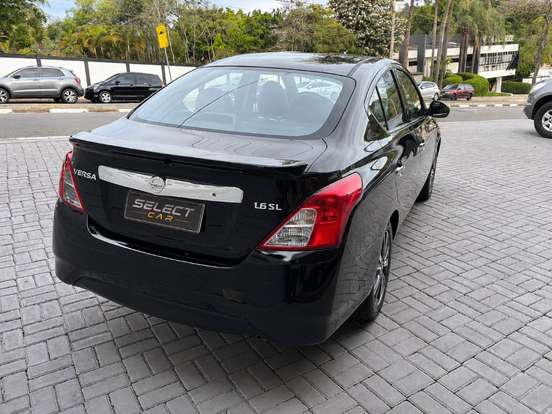 NISSAN-VERSA-2019