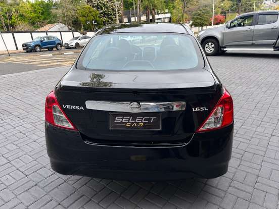 NISSAN-VERSA-2019
