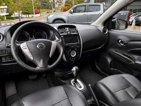 NISSAN-VERSA-2019