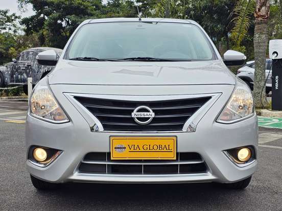 NISSAN-VERSA-2017