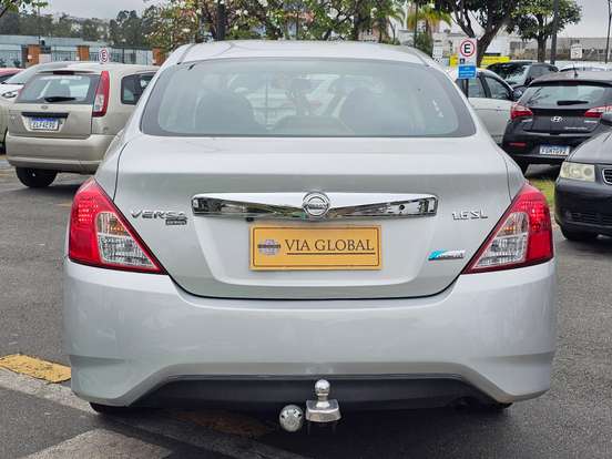 NISSAN-VERSA-2017