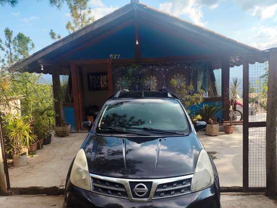 NISSAN-LIVINA-2010