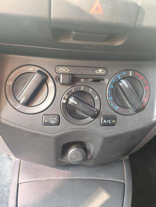 NISSAN-LIVINA-2010