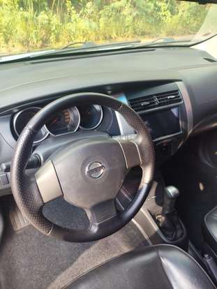 NISSAN-LIVINA-2010