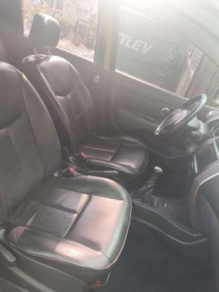 NISSAN-LIVINA-2010