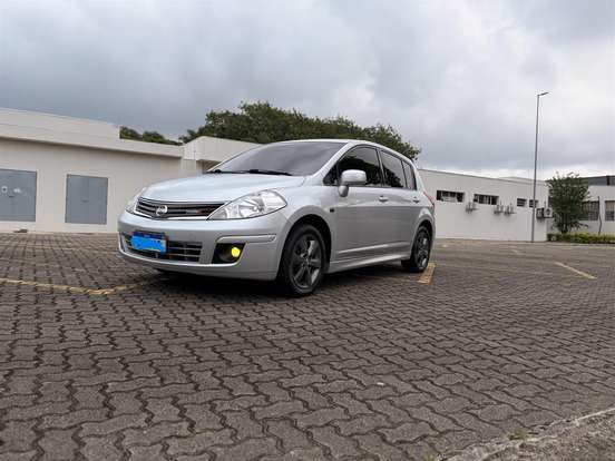 NISSAN-TIIDA-2011