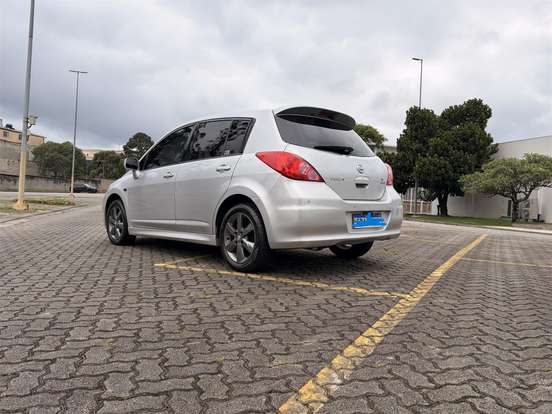 NISSAN-TIIDA-2011