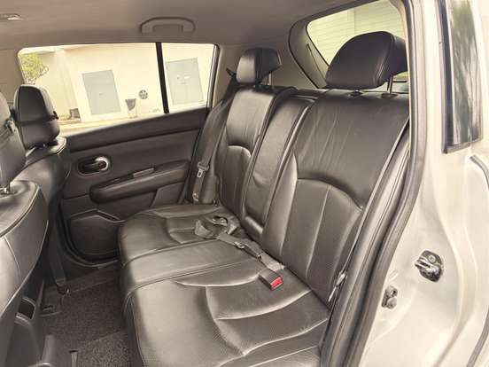 NISSAN-TIIDA-2011