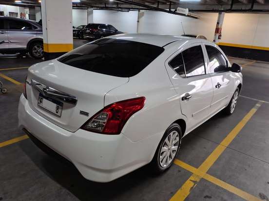 NISSAN-VERSA-2021