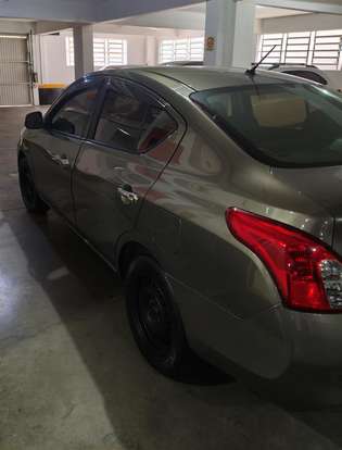 NISSAN-VERSA-2012