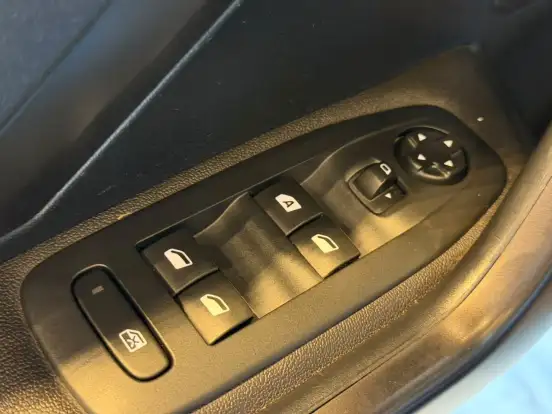 PEUGEOT-2008-1.6 16V FLEX GRIFFE 4P AUTOMÁTICO PEUGEOT-2008-2017