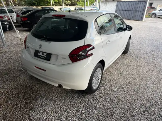 PEUGEOT-208-2019