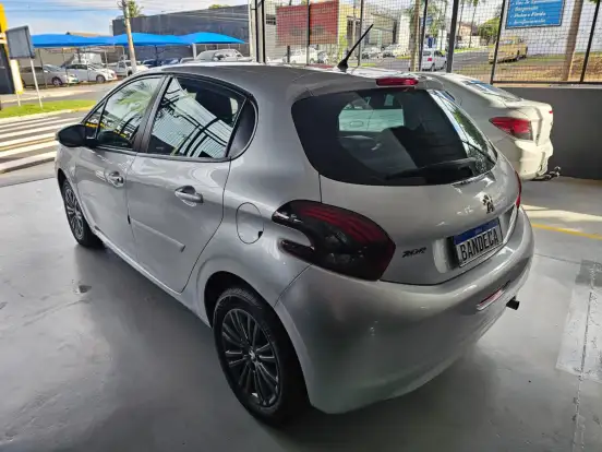PEUGEOT-208-2018