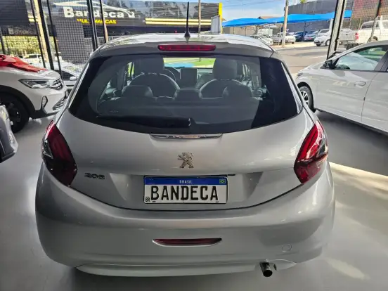 PEUGEOT-208-2018