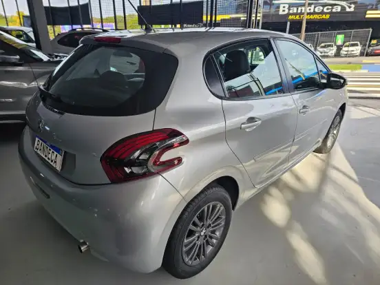 PEUGEOT-208-2018
