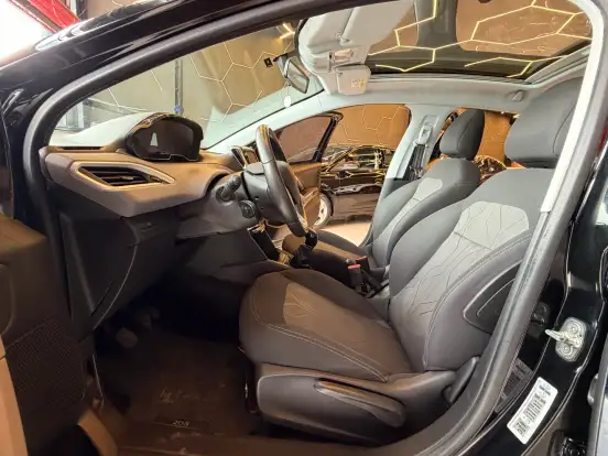 PEUGEOT-208-2016