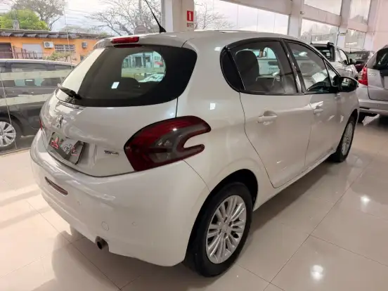 PEUGEOT-208-2017