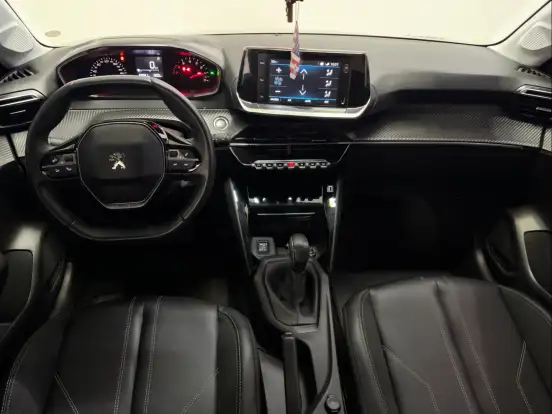 PEUGEOT-208-2021