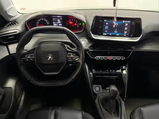 PEUGEOT-208-2021