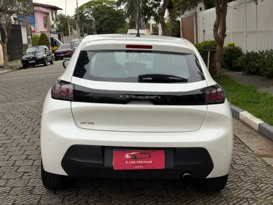 PEUGEOT-208-2022